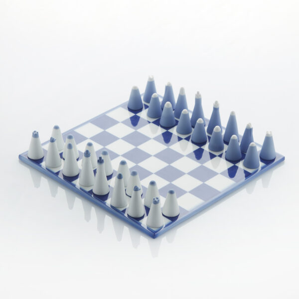 LIMITED EDITION chess board + 32 fig.